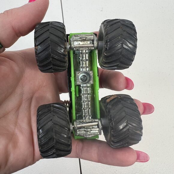 Lot of 3 Hot Wheels Monster Jam Truck Grave Digger Ninja Turtles Manic Rev Tredz - Picture 12 of 13